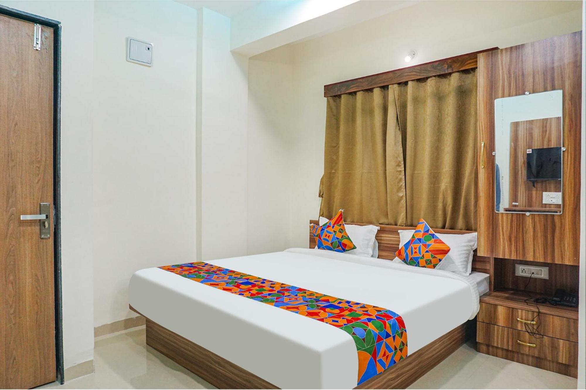 Fabhotel Mantra Hotel *