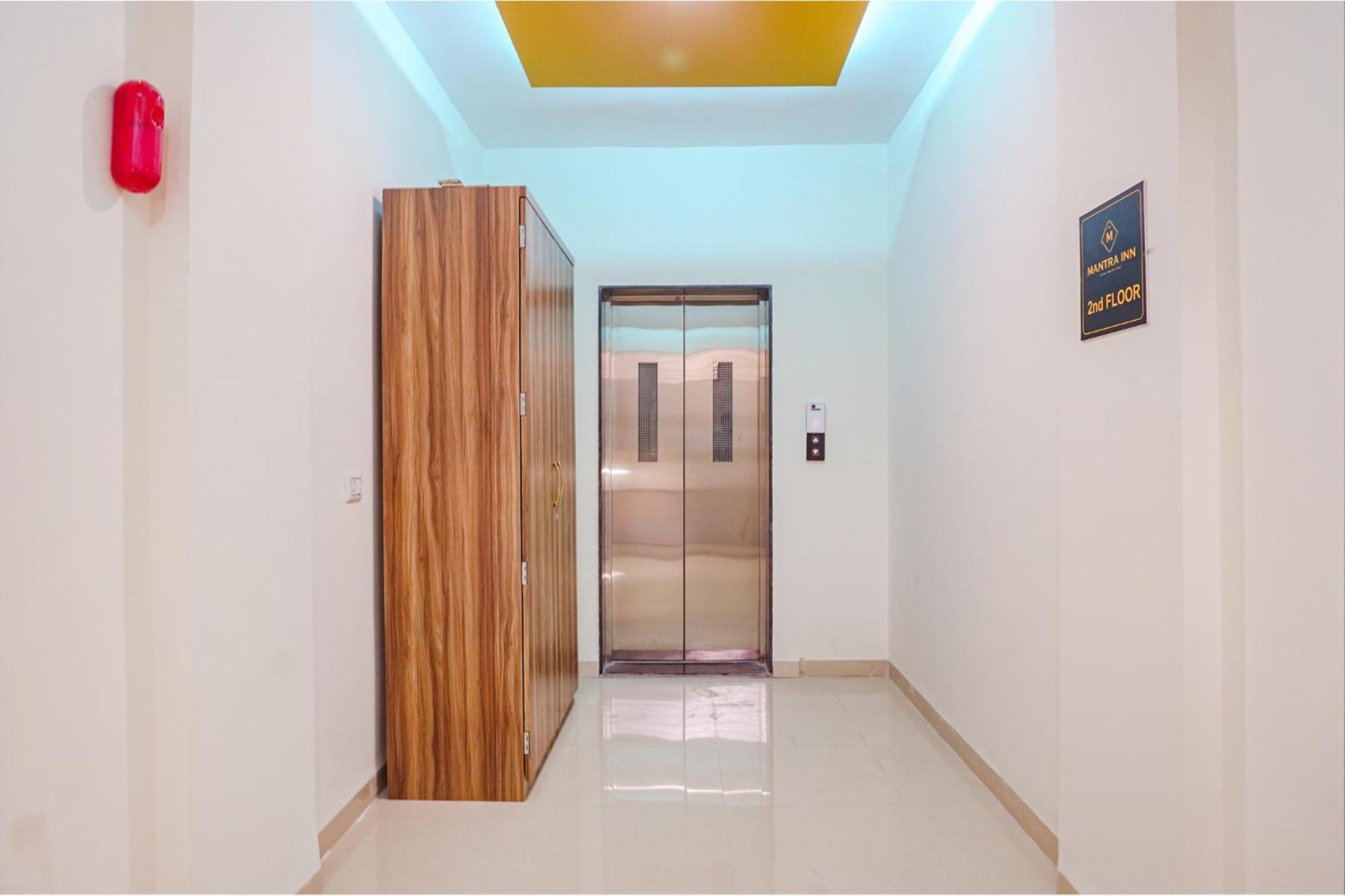 Fabhotel Mantra Hotel *